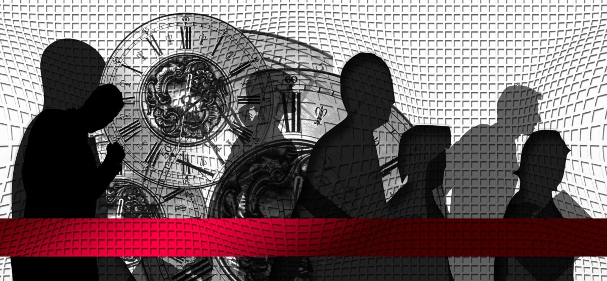 Σύγκληση γενικής συνέλευσης - άνθρωποι μεταβαίνουν προς μια κατεύθυνση (στο φόντο συμβολικά υπάρχουν ρολόγια με γραφιστική απεικόνιση